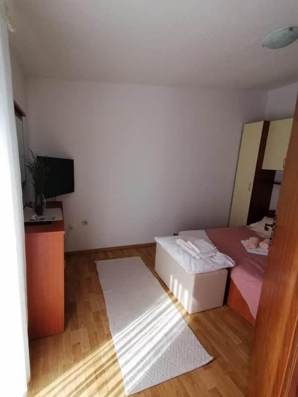 Apartment Krmpotic Vir Exteriér fotografie