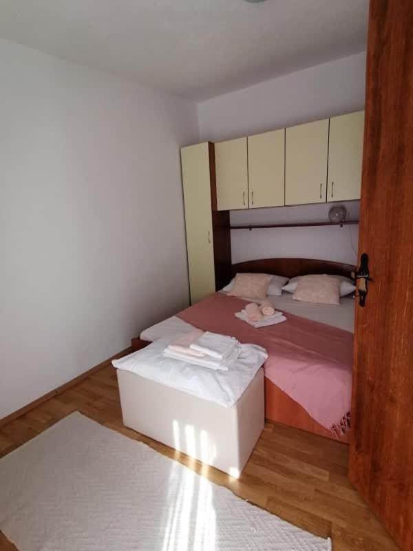 Apartment Krmpotic Vir Exteriér fotografie