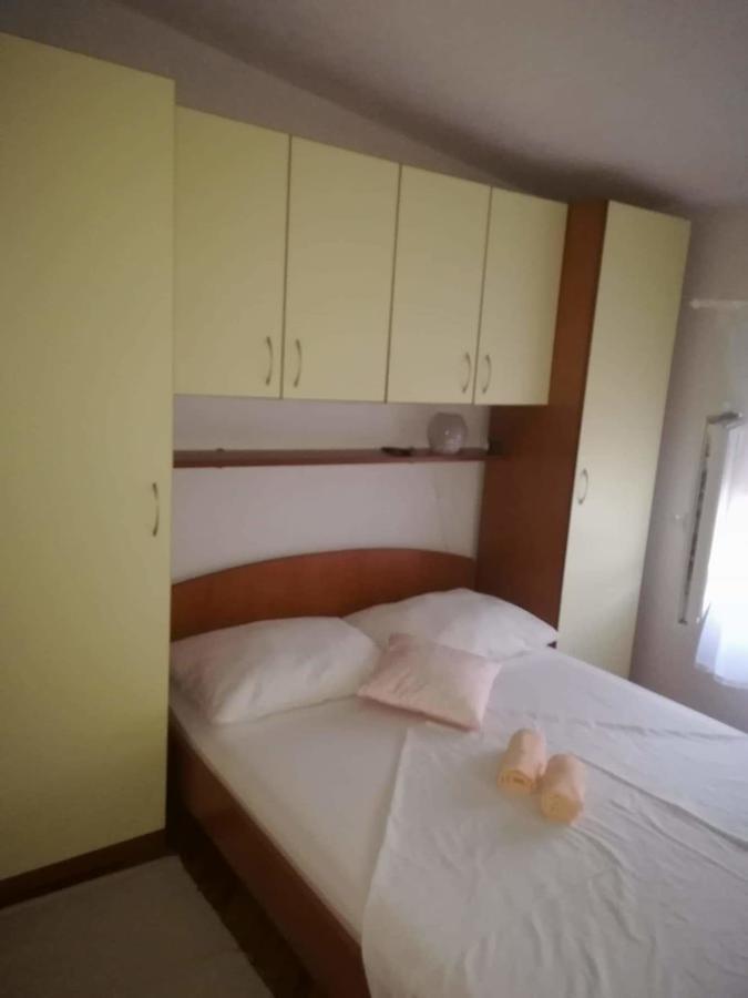 Apartment Krmpotic Vir Exteriér fotografie